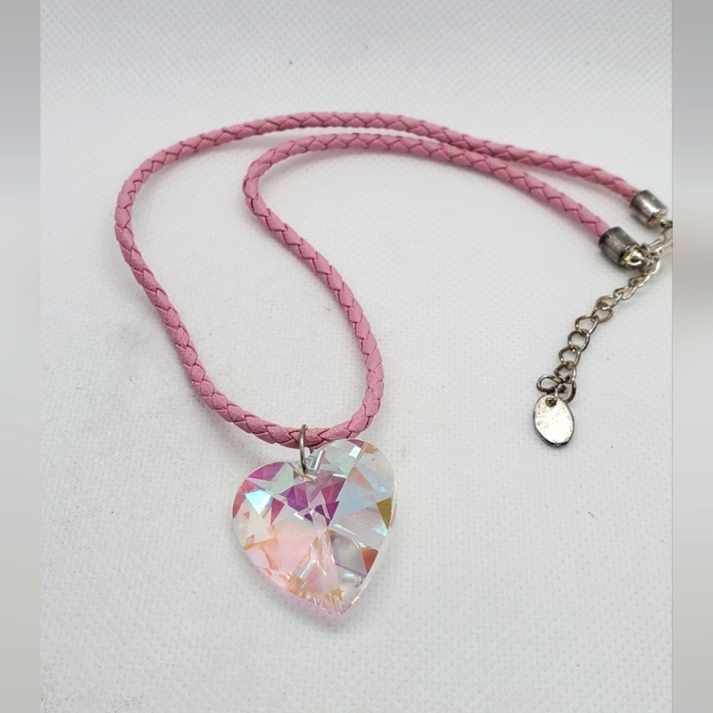 Necklace- Fashion crystal heart pendant in a faux leather cord pink - Picture 6 of 6